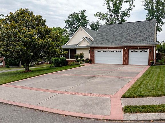 4th image of 175 Peppertree Dr NE