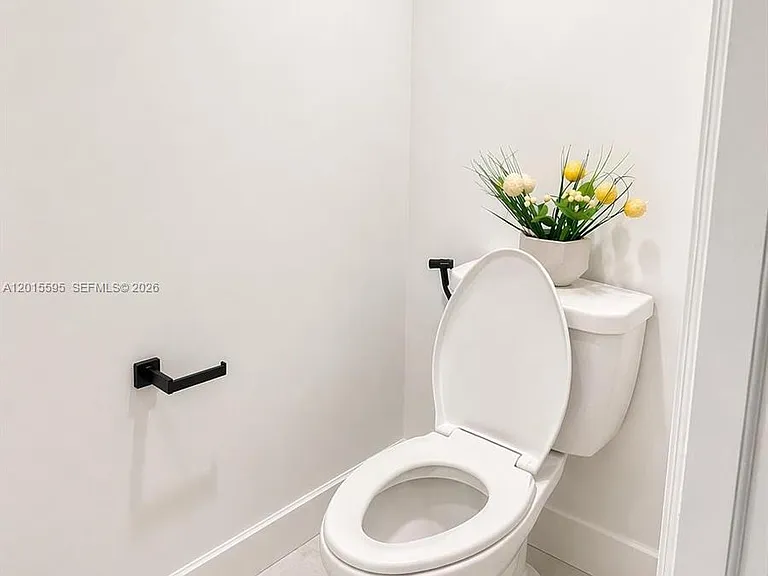 6835 Broadwater Ln — Photo 3