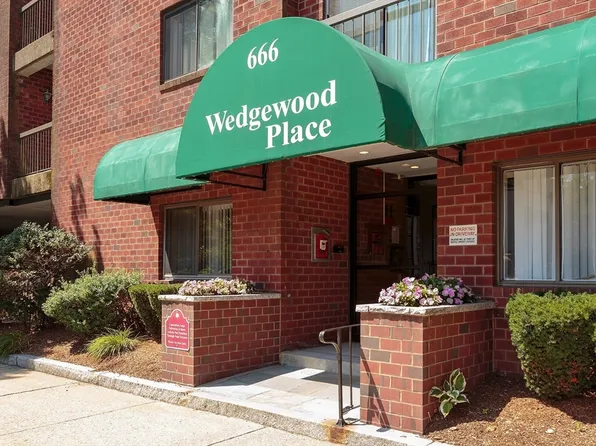 666 Main St APT 207, Winchester, MA 01890