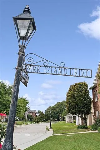 8 Park Island Dr — Photo 40