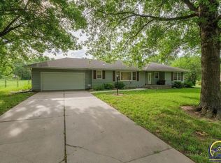 1834 SW Valley Glen Rd, Topeka, KS 66615