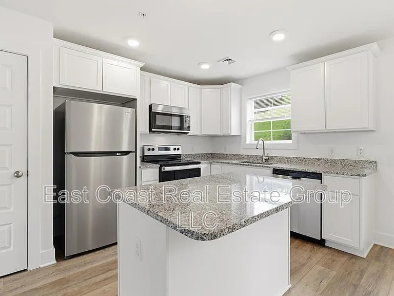 8780 Hillside Way — Photo 4