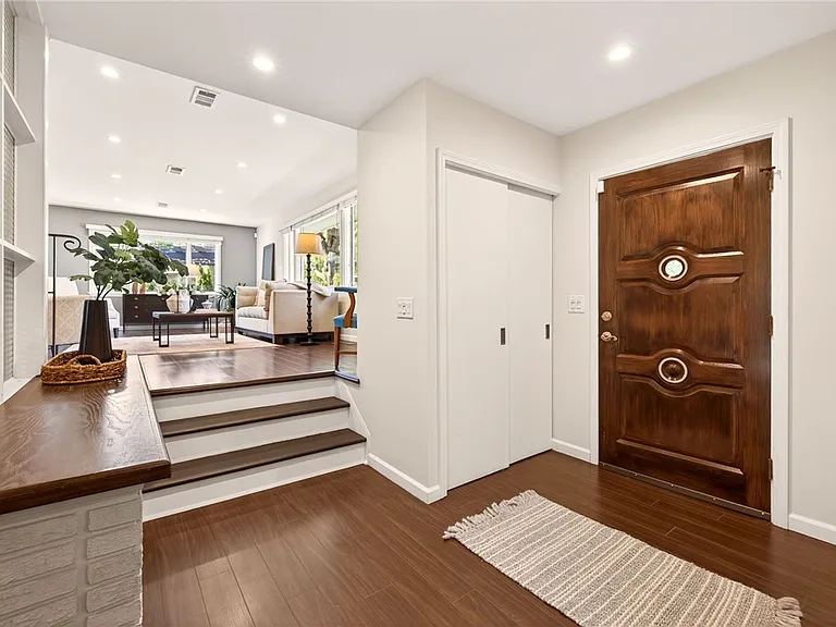 330 Kilbourn Rd — Photo 3