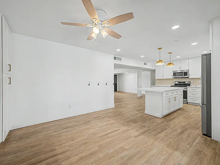 3922 E Sahuaro Dr — Photo 9