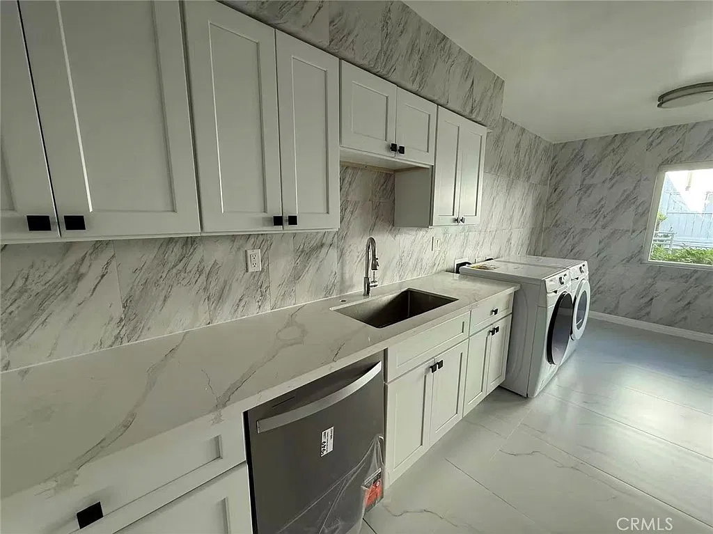2 bed, 1.0 bath, 861 sqft, $2,400 — Photo 4