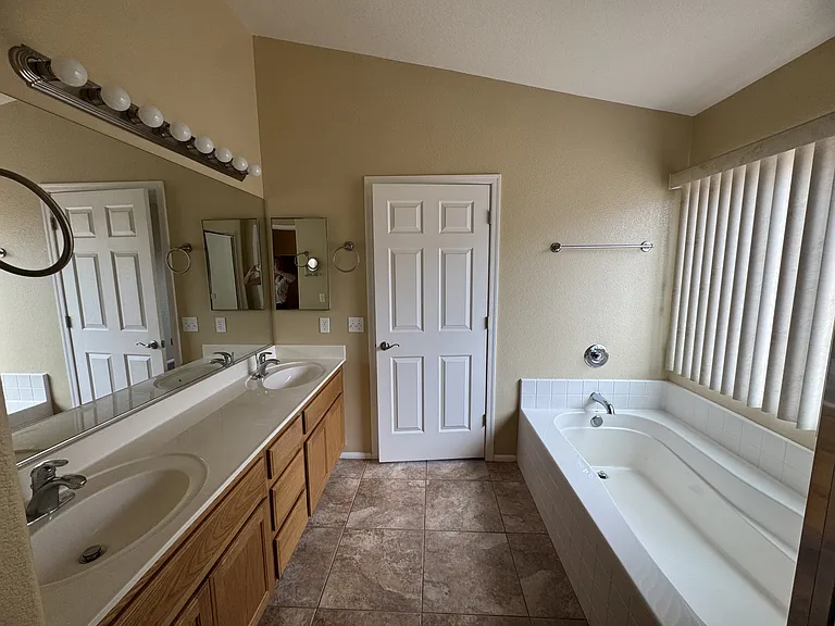 3411 Rosewood St — Photo 8