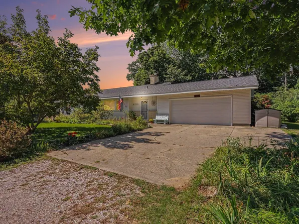 16261 Gierman Dr, Spring Lake, MI 49456