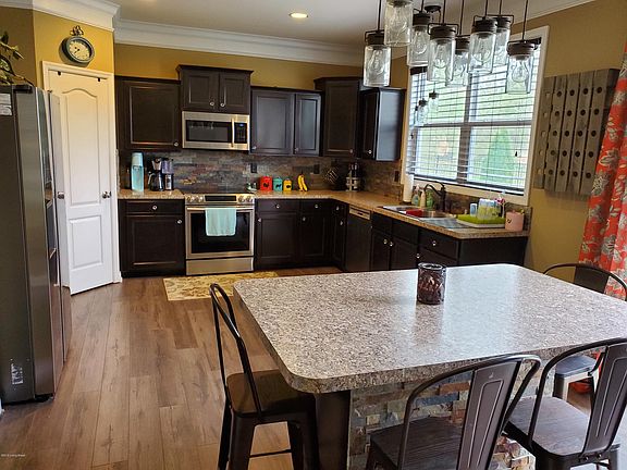 2nd image of 209 Brookfield Hills Ct
