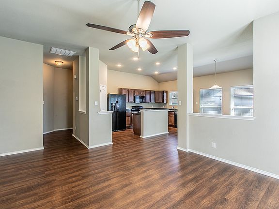 5th image of 1502 Jane Ln