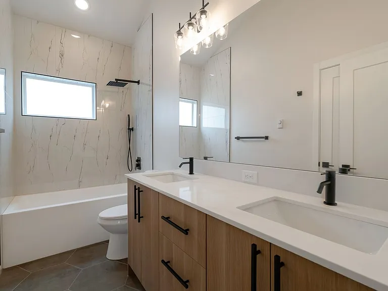 105A Wayne Ave SE — Photo 3