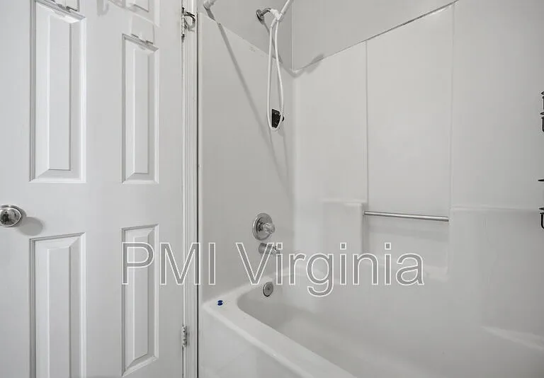 724 Harbor Springs Trl — Photo 17