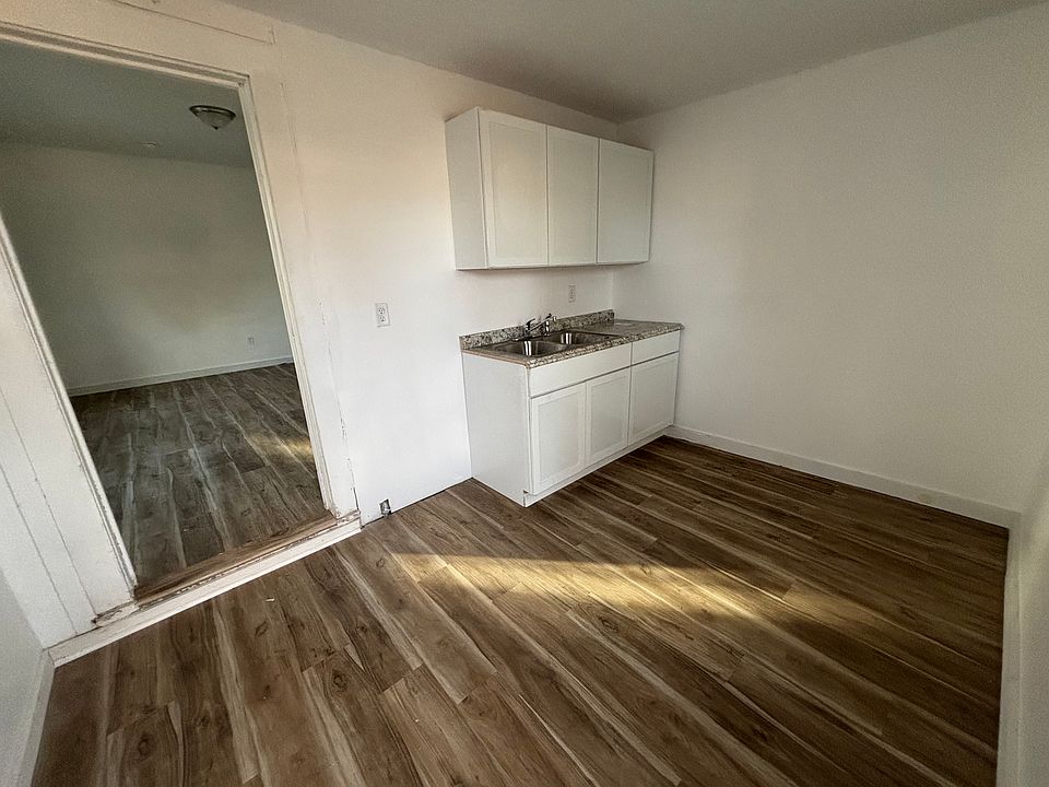 1st image of 14 E 6th Ave #7