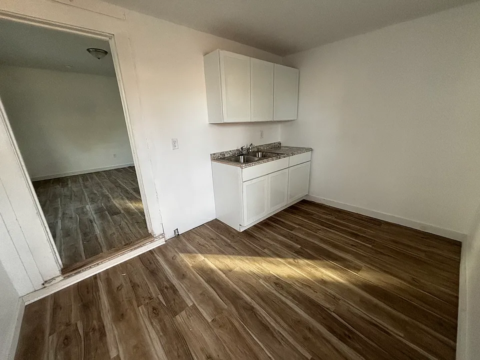 14 E 6th Ave #7