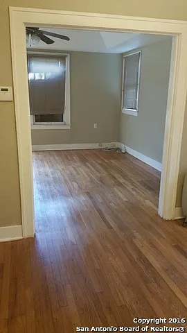 2223 E Houston St — Photo 4
