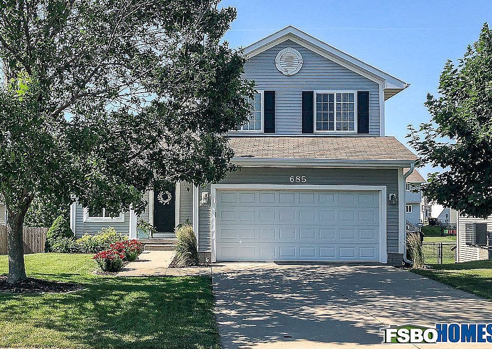 1st image of 685 SE Wood Creek Dr