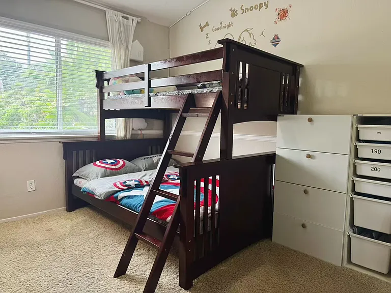 Bedroom2 (Upstairs)