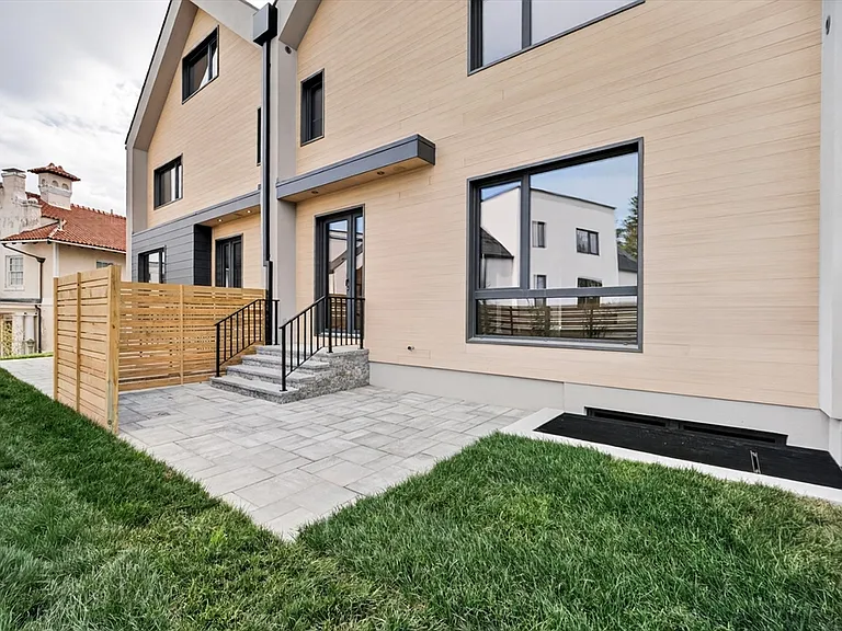 9 Algonquin Rd #2 — Photo 31