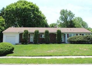 3 Rosalind Rd, Lawrence Township, NJ 08648
