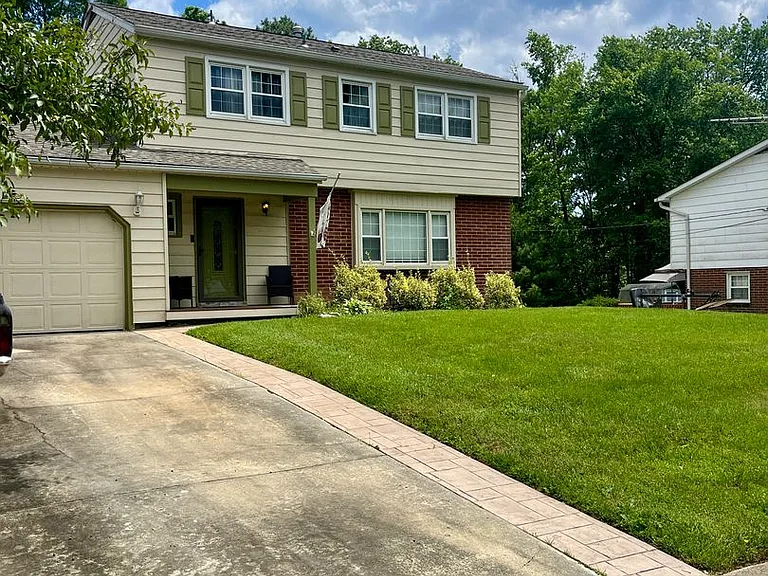 313 Garnett Rd — Photo 2