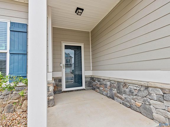 3rd image of 1003 Thornton Br