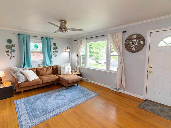 5th image of 1182 Oakwood Dr