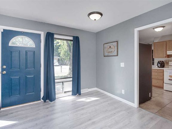 3rd image of 522 W 6th St
