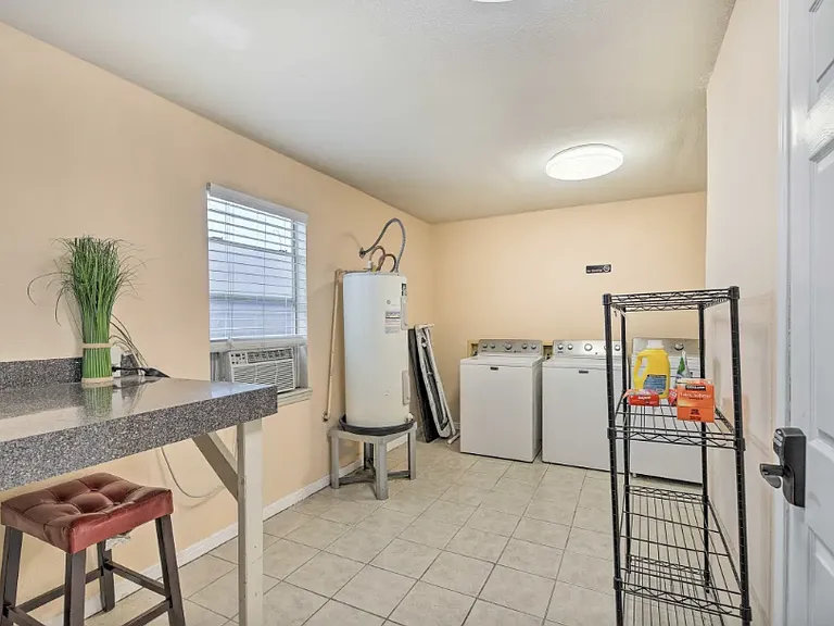 2211 Blodgett St #2 — Photo 13