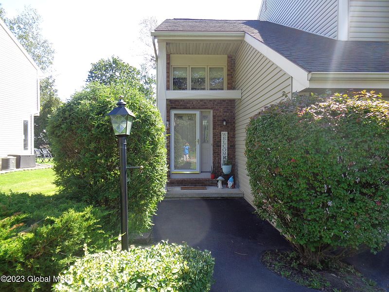 2nd image of 36 Captains Boulevard