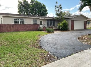 2000 NW 106th Ave, Pembroke Pines, FL 33026