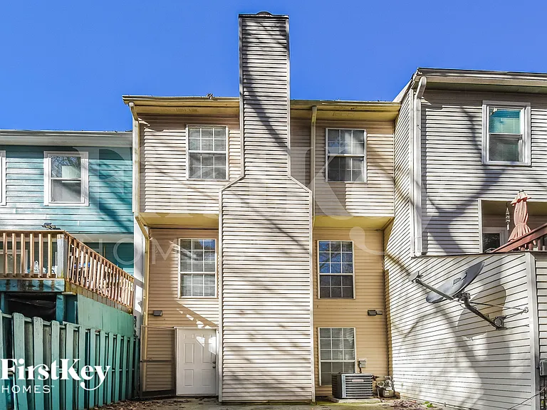 6582 Wellington Sq — Photo 17