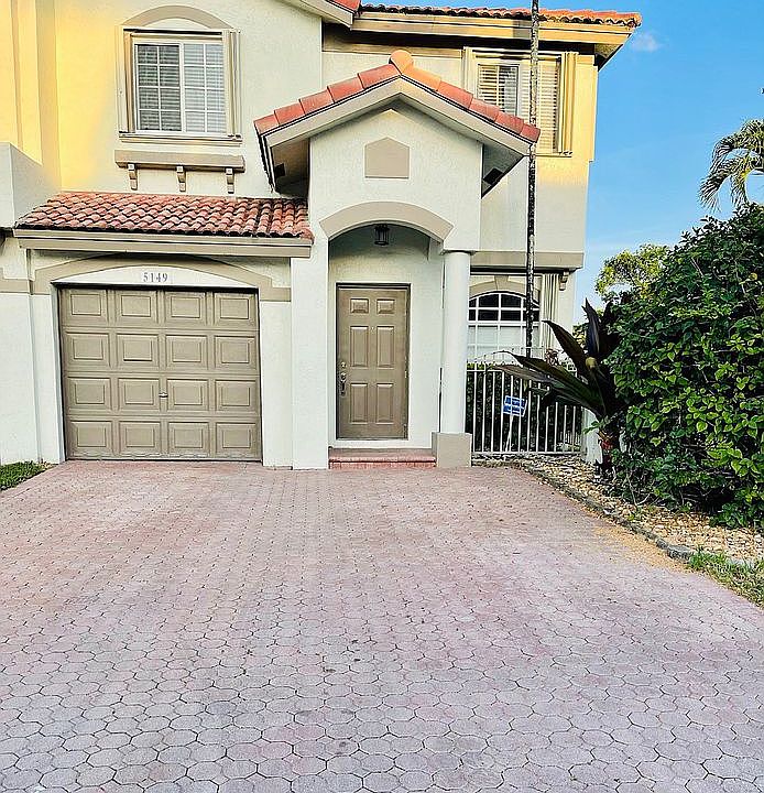 Front, extra long driveway