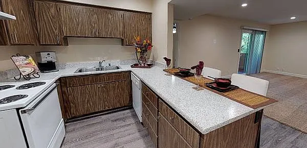 Amberwood Garden Apartments — Photo 21