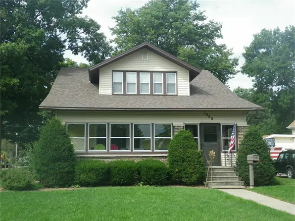 1000 N Franklin St, Manchester, IA 52057