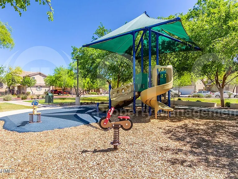 2209 E Pecan Rd — Photo 23
