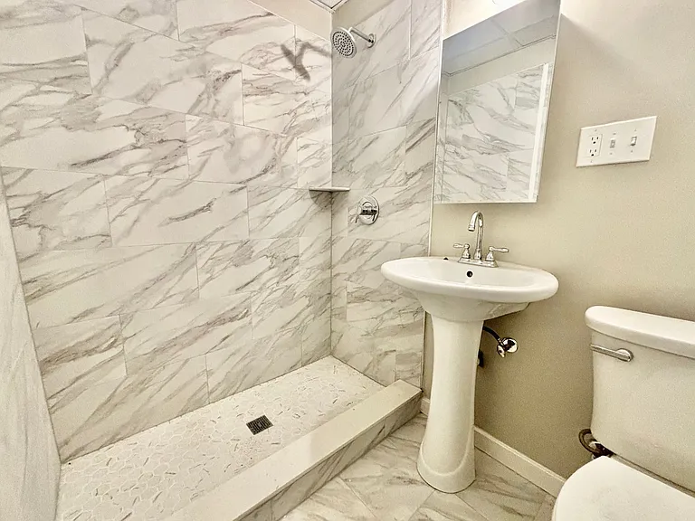 Valentine Place Apartments — Photo 11