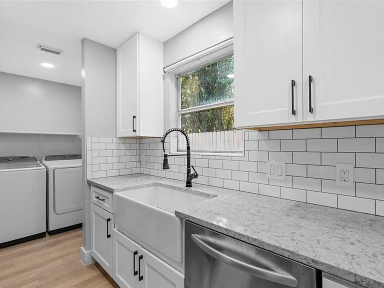 3107 E 13th St — Photo 36