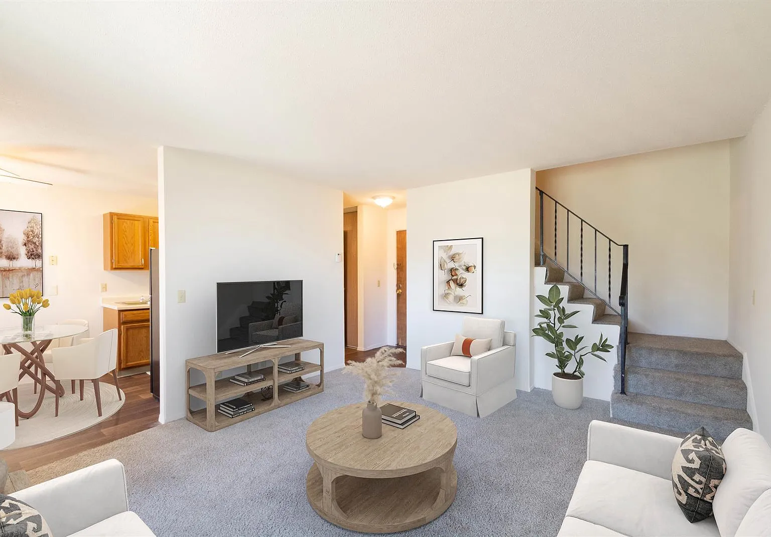 Robin Court — Photo 2
