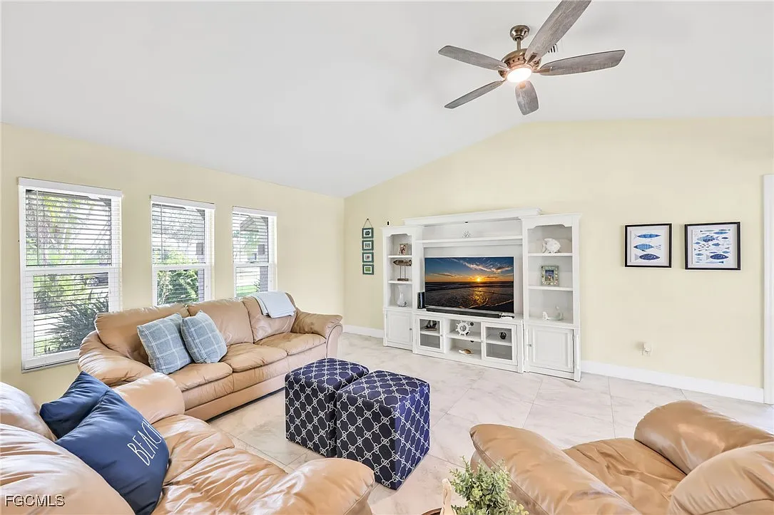 3 bed, 2.0 bath, 1592 sqft, $6,900 — Photo 4