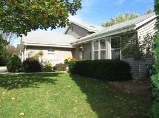 1118 Rainbow Ct, Mukwonago, WI 53149