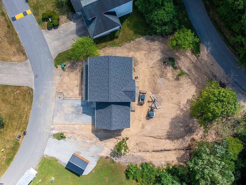 2nd image of 2072 Pinecrest Dr