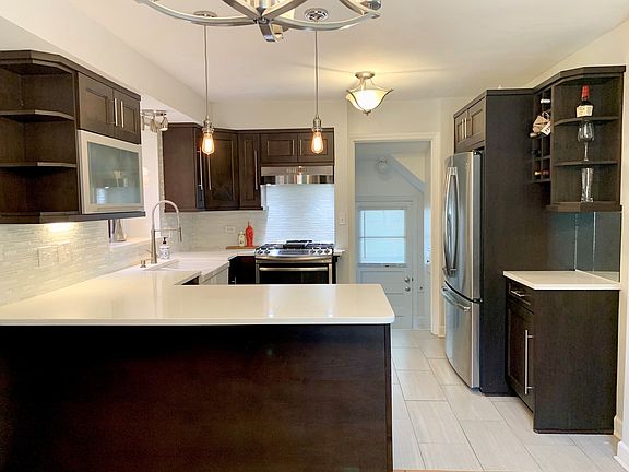 5th image of 7424 Kilbourn Ave