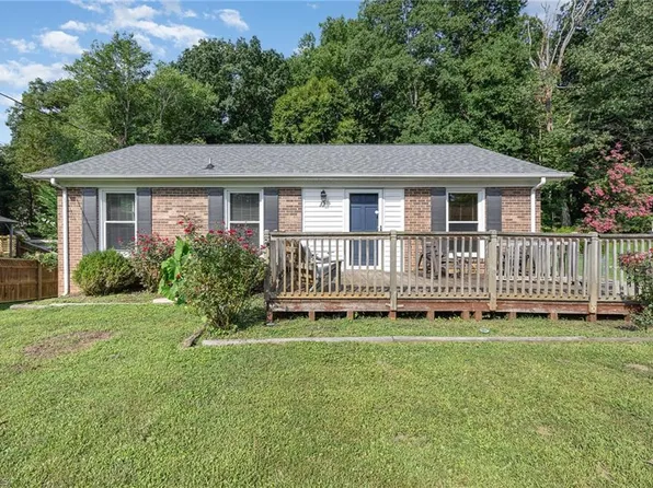 10 Fontana Ct, Winston Salem, NC 27103