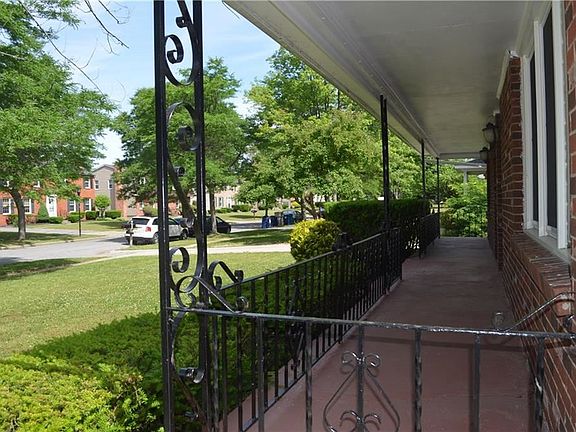 3rd image of 118 Fairgreen Dr