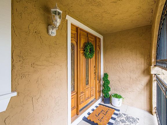 3rd image of 387 Brunswick Dr