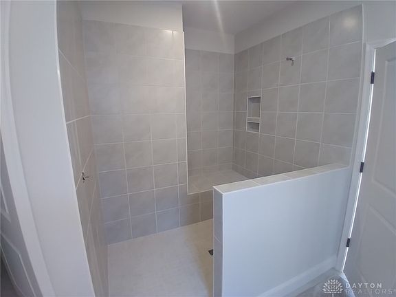 5th image of 5211 Greenview Ln