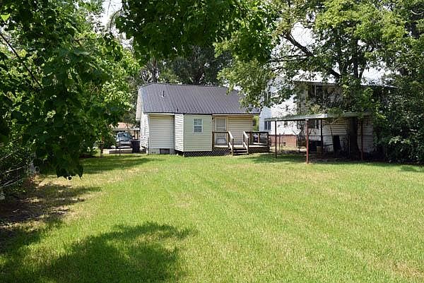 2nd image of 210 Ralls Ave