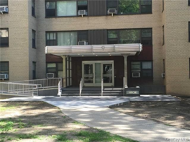1st image of 9 Fordham Hill Ova #8H