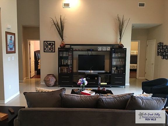 4th image of 3270 Hubert Dr