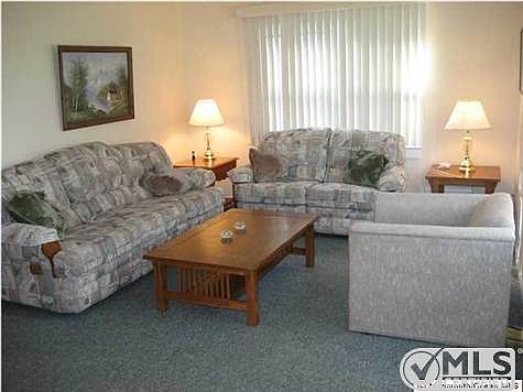 5th image of 704 Crescent Pl