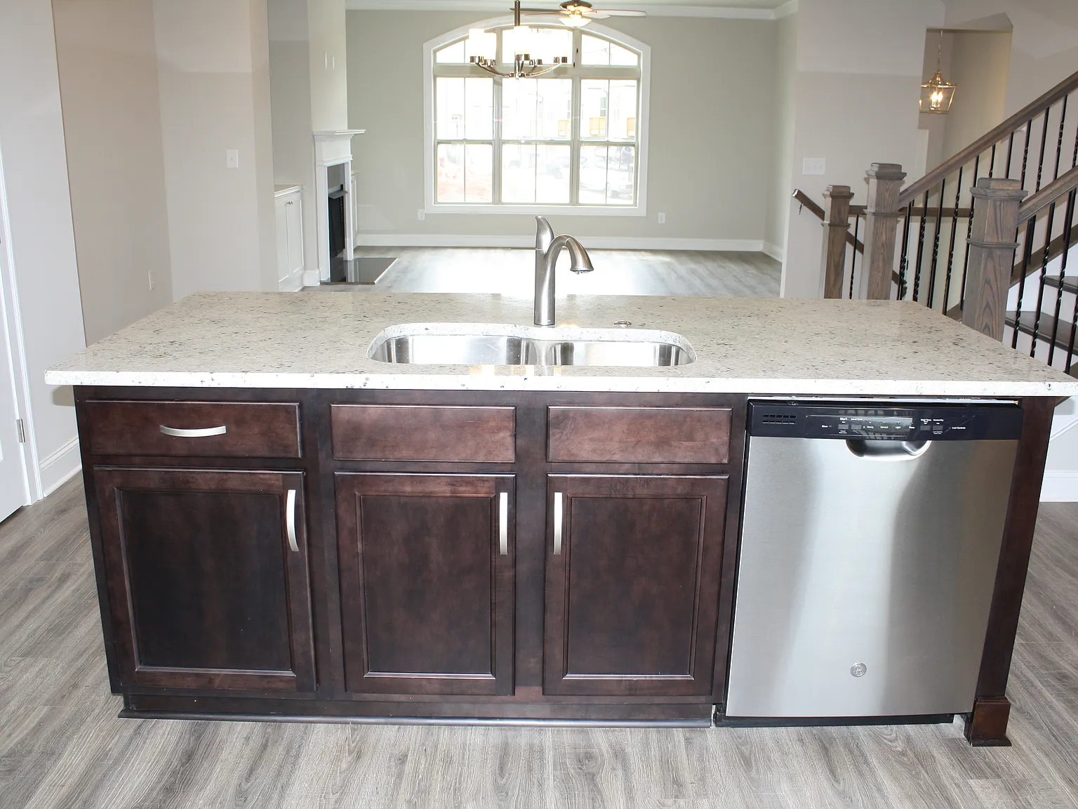 4 bed, 3.5 bath, 2400 sqft, $2,995 — Photo 3